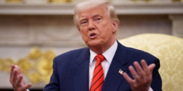 US President threatens tariffs on Canada, Mexico