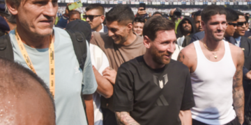 Football Icon Messi unveils 70-Foot Statue in Kolkata