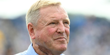 Former England cricketer Hugh Morris dies at age of 62