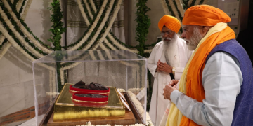 PM Modi Pays Tribute to Sri Guru Gobind Singh Ji