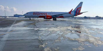 Flights Resume at Srinagar Airport After Snowfall