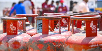 LPG refill bookings drop to 77 Lakh from 88.8 lakh