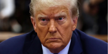 Trump Warns Iran Over Hormuz, Tensions Rise