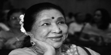 Veteran actor, noted personalities pay last respects to legendary singer Asha Bhosle at Casa Grande, Mumbai