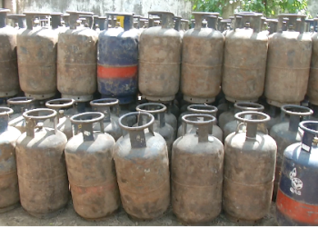 Commercial LPG cylinder prices up by Rs 195 in metro cities