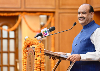 Lok Sabha Speaker pays floral tributes to Swatantryaveer vinayak Damodar Savarkar