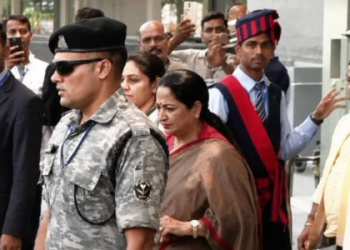 Delhi CM Rekha Gupta Visits Malviya Nagar Fire Victims At Max Hospital