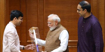  PM Modi Interacts With Skyroot Aerospace Founders After Vikram-1 Success