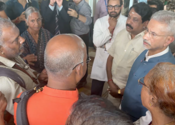 EAM Dr S Jaishankar meets 21 Tamil Nadu pilgrims rescued from Nepal