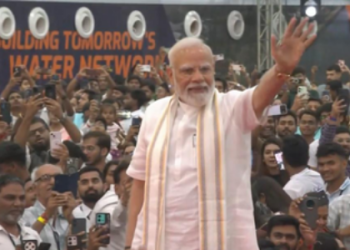 PM Modi inaugurates development works worth ₹35,000 crore in Vadodara