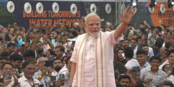 PM Modi inaugurates development works worth ₹35,000 crore in Vadodara