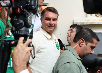 Reports: Flavio Bolsonaro flees to U.S. after election loss