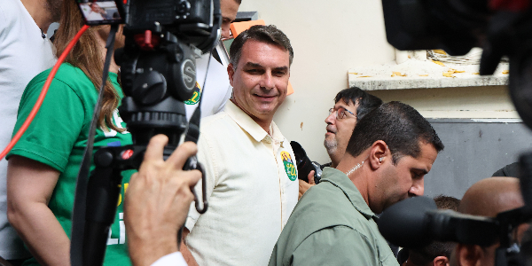 Reports: Flavio Bolsonaro flees to U.S. after election loss