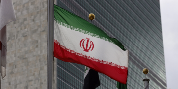 Iran keeps Hormuz reopening offer on table